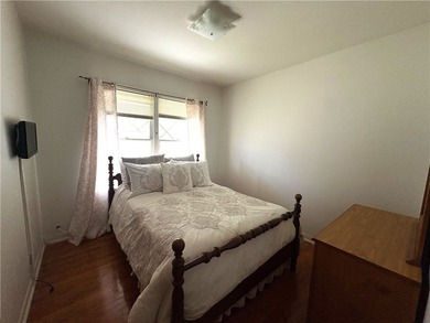 Charming 3-bedroom, 1-bath home offering 916 square feet of - photo 12
