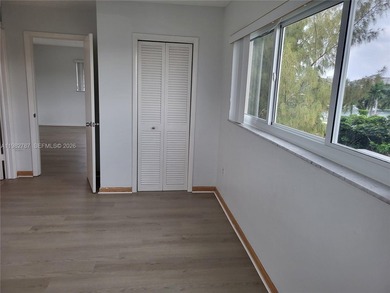 Top floor corner apartment with lots of light and new impact