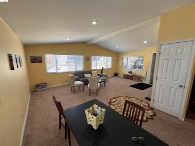 Welcome to this beautifully updated 2-bd., 2 full bath - photo 13