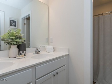 STUNNING 3 CAR GARAGE CUL DE SAC HOME w/PRIMARY ON MAIN LEVEL - photo 17