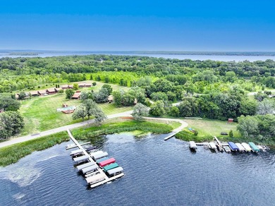 Pack your bags and head to the lake! That's what you will be - photo 19