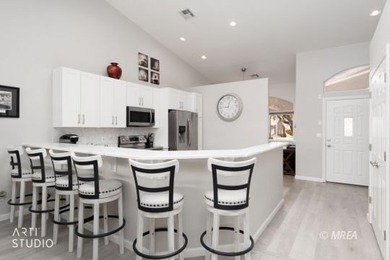 Beautifully furnished & elegantly remodeled 2 bedroom + den - photo 6