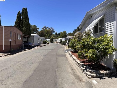 Welcome to this beautifully updated 2-bd., 2 full bath - photo 31