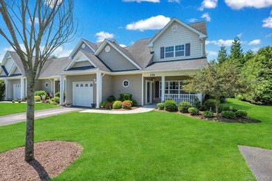 Welcome to this beautifully maintained end unit offering comfort - photo 2