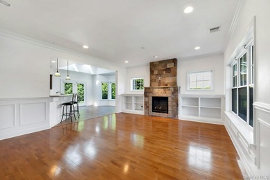 Welcome to this beautifully maintained end unit offering comfort - photo 3