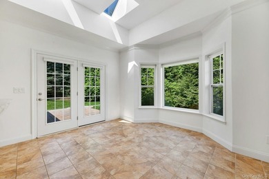 Welcome to this beautifully maintained end unit offering comfort - photo 6
