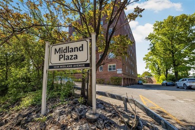 Welcome to this bright and spacious top-floor 2-bedroom, 1 - photo 2