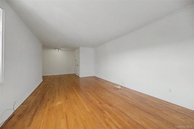 Welcome to this bright and spacious top-floor 2-bedroom, 1 - photo 5