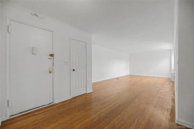 Welcome to this bright and spacious top-floor 2-bedroom, 1 - photo 6