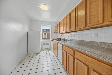 Welcome to this bright and spacious top-floor 2-bedroom, 1 - photo 9