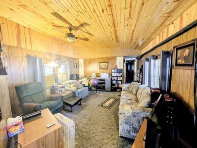 Quiet and peaceful!! This 2 bedroom single wide mobile home is - photo 2