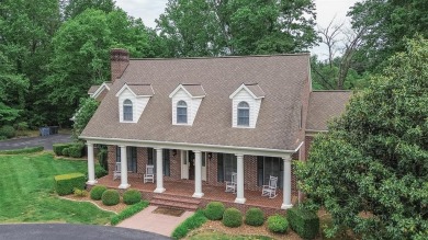 Welcome to this extraordinary custom-built estate offering - photo 11