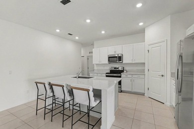Discover this 4-bedroom, 2-bathroom single-family residence in - photo 14