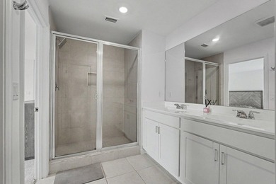 Discover this 4-bedroom, 2-bathroom single-family residence in - photo 20