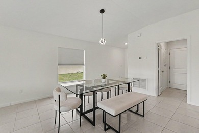 Discover this 4-bedroom, 2-bathroom single-family residence in - photo 23