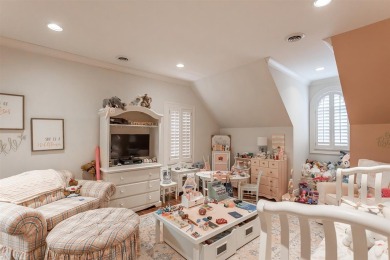 Welcome to this extraordinary custom-built estate offering - photo 44