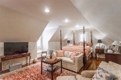 Welcome to this extraordinary custom-built estate offering - photo 52