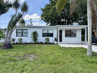 Welcome to this beautifully remodeled home in West Palm Beach ! - photo 3
