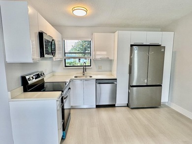 Welcome to this beautifully remodeled home in West Palm Beach ! - photo 5