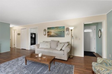 This ranch offers a layout and level of flexibility that's hard - photo 2