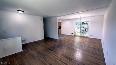 *WOW* GREAT LOCATION GREAT PRICE, LIGHT AND BRIGHT RANCH WITH - photo 5