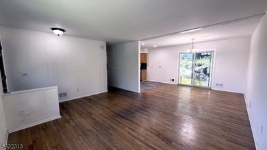 *WOW* GREAT LOCATION GREAT PRICE, LIGHT AND BRIGHT RANCH WITH - photo 6