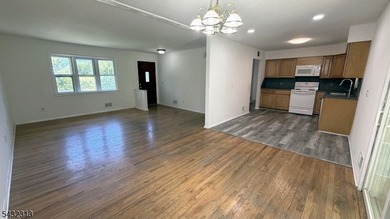 *WOW* GREAT LOCATION GREAT PRICE, LIGHT AND BRIGHT RANCH WITH - photo 7