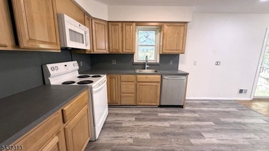 *WOW* GREAT LOCATION GREAT PRICE, LIGHT AND BRIGHT RANCH WITH - photo 10