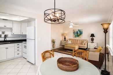 Chic and bright 2 bedroom corner unit in sought after Cedar - photo 2