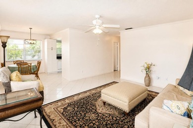 Chic and bright 2 bedroom corner unit in sought after Cedar - photo 5