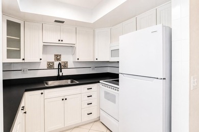 Chic and bright 2 bedroom corner unit in sought after Cedar - photo 7