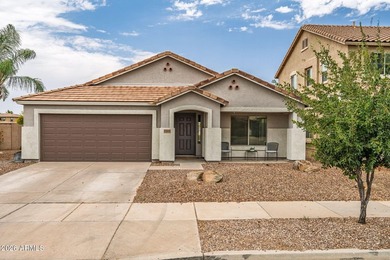 Beautiful single family home 4 bed 2 bath is a must see, located - photo 1