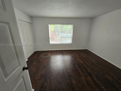 AMAZING APARTMENT, LAMINATE FLOORS, ONE BEDROOM, ONE BATHROOM - photo 7