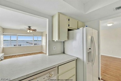 Third floor unit directly on the Caloosahatchee River with broad - photo 9