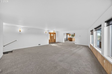 Large, tri-level home with views of the Siuslaw River, seasonal - photo 14