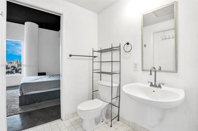 Come check out this amazing 2 bedroom 2 bath condo on the Miami