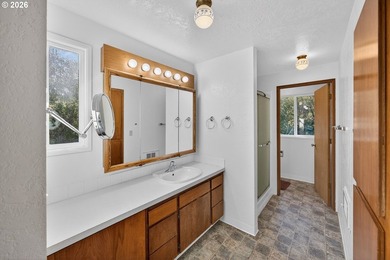 Large, tri-level home with views of the Siuslaw River, seasonal - photo 17