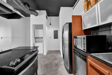 Come check out this amazing 2 bedroom 2 bath condo on the Miami