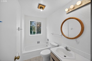 Large, tri-level home with views of the Siuslaw River, seasonal - photo 20
