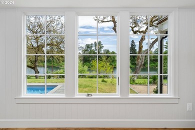 Nestled along a private stretch of the Willamette River, this - photo 21