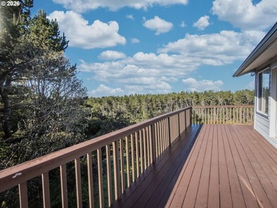 Large, tri-level home with views of the Siuslaw River, seasonal - photo 27