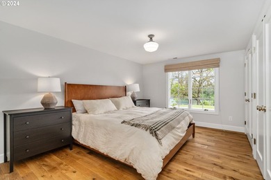 Nestled along a private stretch of the Willamette River, this - photo 29