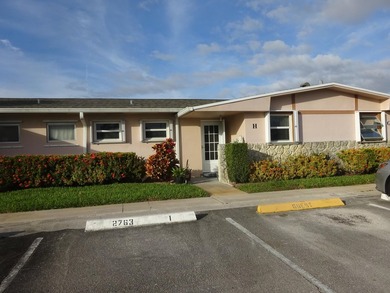 Beautifully updated, 1 story villa type condo. Located in a very - photo 1