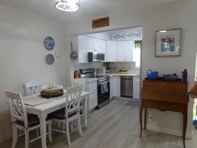 Beautifully updated, 1 story villa type condo. Located in a very - photo 3