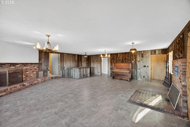Large, tri-level home with views of the Siuslaw River, seasonal - photo 34