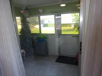 Beautifully updated, 1 story villa type condo. Located in a very - photo 6