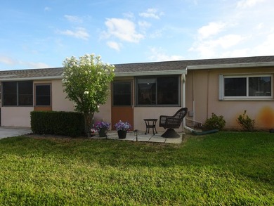 Beautifully updated, 1 story villa type condo. Located in a very - photo 8