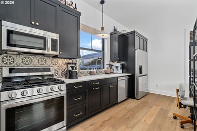Nestled along a private stretch of the Willamette River, this - photo 44