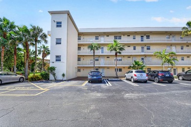 Village Royale on the Green Unit 4020: Enjoy top-floor privacy - photo 1