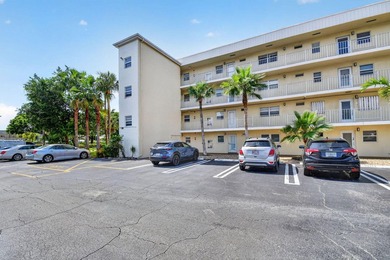 Village Royale on the Green Unit 4020: Enjoy top-floor privacy - photo 2